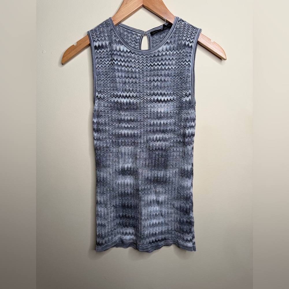 Vintage White House Black Market Textured Pattern Y2K Long Tank.  Key Hole Back